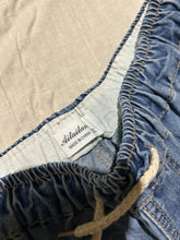Load image into Gallery viewer, Aitalian stretch drawstring Capri Jeans Size 6
