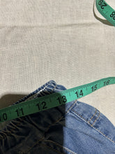 Load image into Gallery viewer, Aitalian stretch drawstring Capri Jeans Size 6
