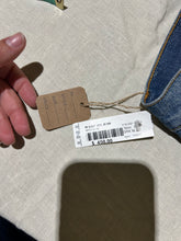 Load image into Gallery viewer, 6397 Stonewash Faded Jeans Size 28

