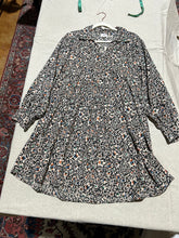 Load image into Gallery viewer, Ange Floral Top Size M
