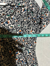 Load image into Gallery viewer, Ange Floral Top Size M
