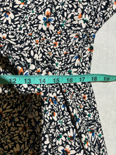 Load image into Gallery viewer, Ange Floral Top Size M
