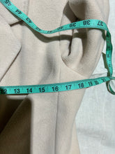 Load image into Gallery viewer, Vintage Beige Wool Coat Size M/L
