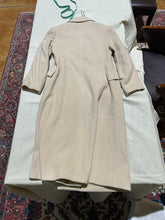 Load image into Gallery viewer, Vintage Beige Wool Coat Size M/L
