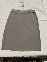 Load image into Gallery viewer, Stretchy Vintage Skirt Knee Length Size 6
