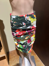 Load image into Gallery viewer, Nicole Miller Atelier Knee Length Floral Skirt Size 6

