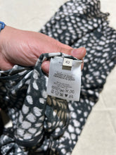 Load image into Gallery viewer, Stella McCartney Black and White Contrast 100% silk Honey Comb Dress Size 6
