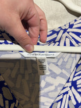 Load image into Gallery viewer, Diane von Furstenberg 100% Silk Blue And White Patterned Mini Dress Size 8
