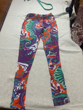 Load image into Gallery viewer, Moschino Jeans Colourful Capri Leggings Size 8
